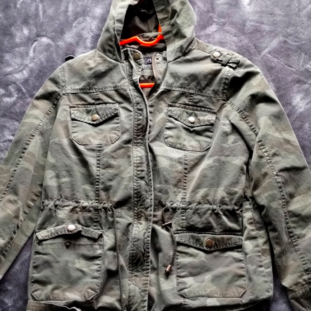 Camo, zip up jacket